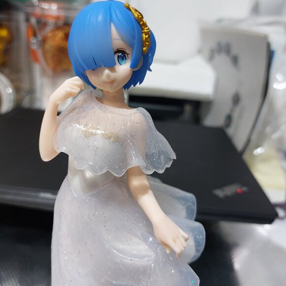 Super Pretty Cute Anime Girl In a Pretty Princess Dress in Gold Toned Gold Heels - Picture 3 of 13